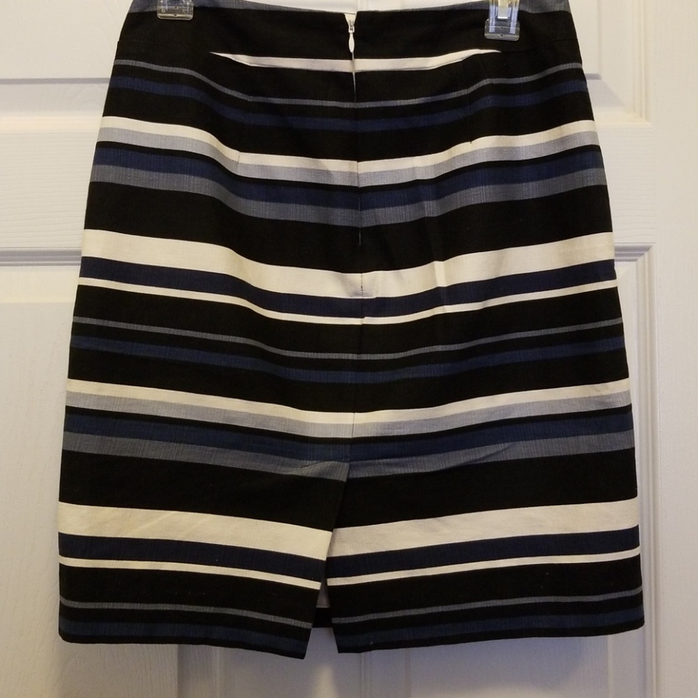 🥳Host Pick 🥂 Banana Republic Skirt - Picture 2 of 4